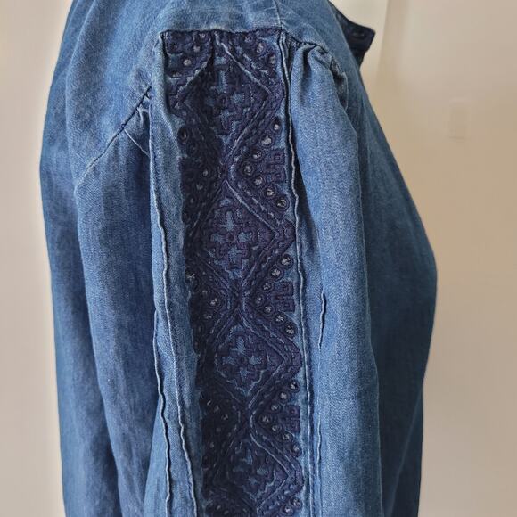 Chico's Size 0 US 4/6 Embroidered Chambray 3/4 Sleeve Peasant Top Blouse Mature - Picture 4 of 10